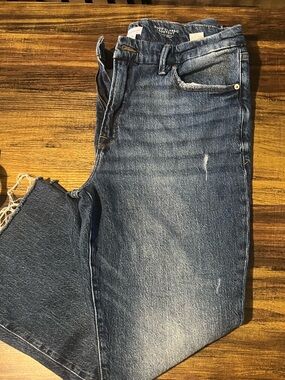 Good American Distressed boot cutJeans in Faded Blue